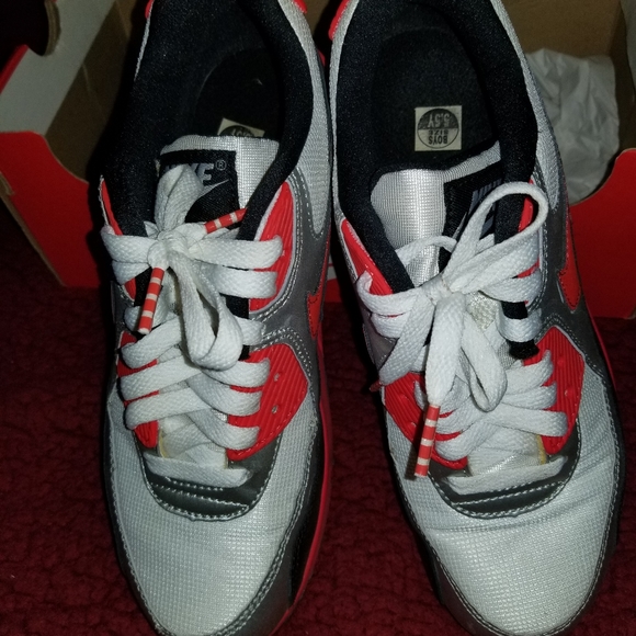 Air Max 90 Boys 5.5/Women's 7.5 - Picture 4 of 5
